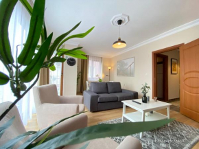 Modern and Vibrant Flat with Balcony in Eyupsultan